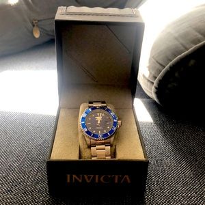 Invicta Men’s Pro Diver Quartz Watch with Stainless Steel Strap